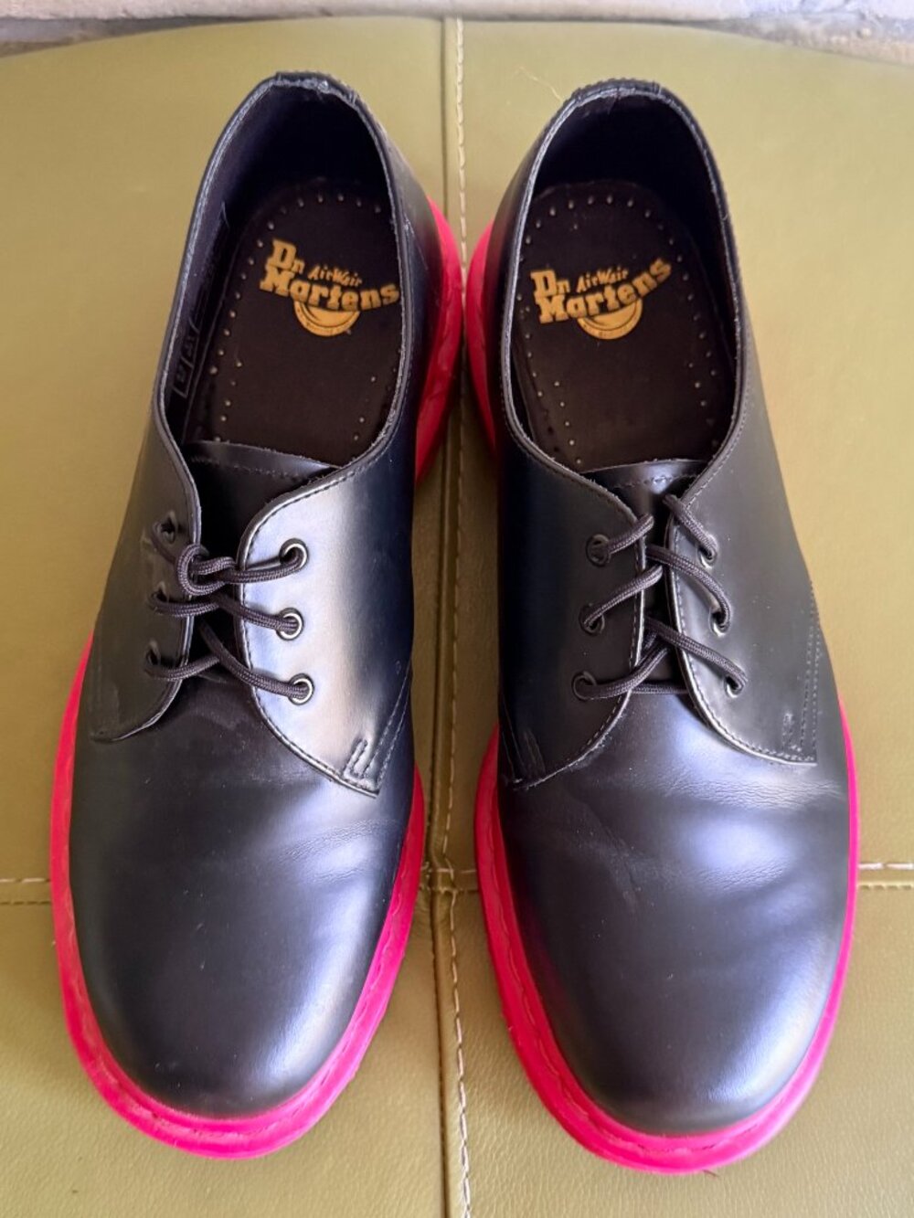 Dr. Martens 1461 with red sole size US W 11 / US M 10 / UK 9 GUC